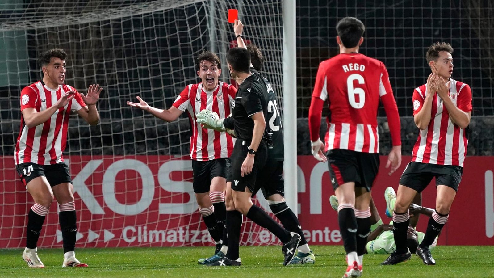 Empate-entre-Bilbao-Athletic-y-Barcelona-Atletic-con-controvertido-arbitraje.jpg