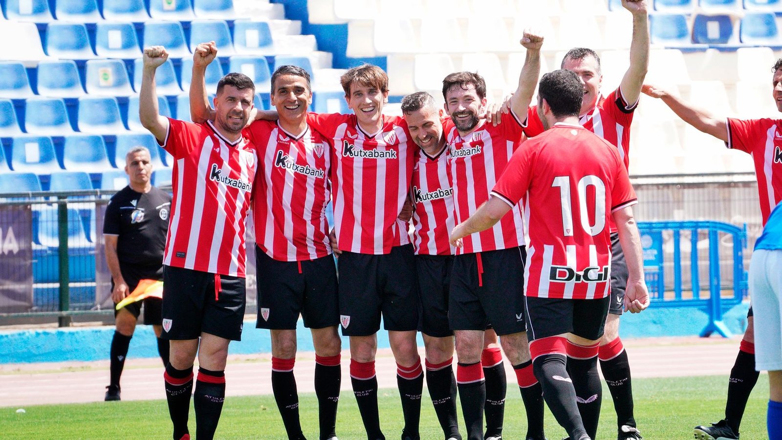 Veteranos del Athletic Club en el centenario de la SD Moraza
