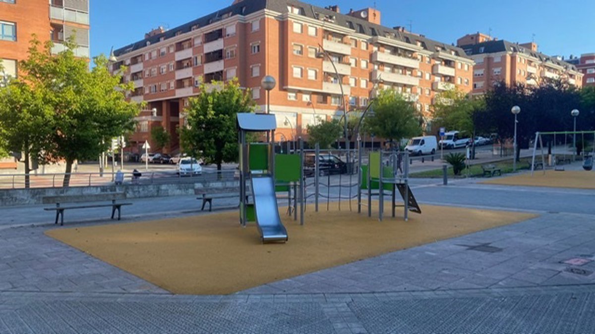 Reapertura de juegos infantiles renovados en Txurdinaga, Bilbao