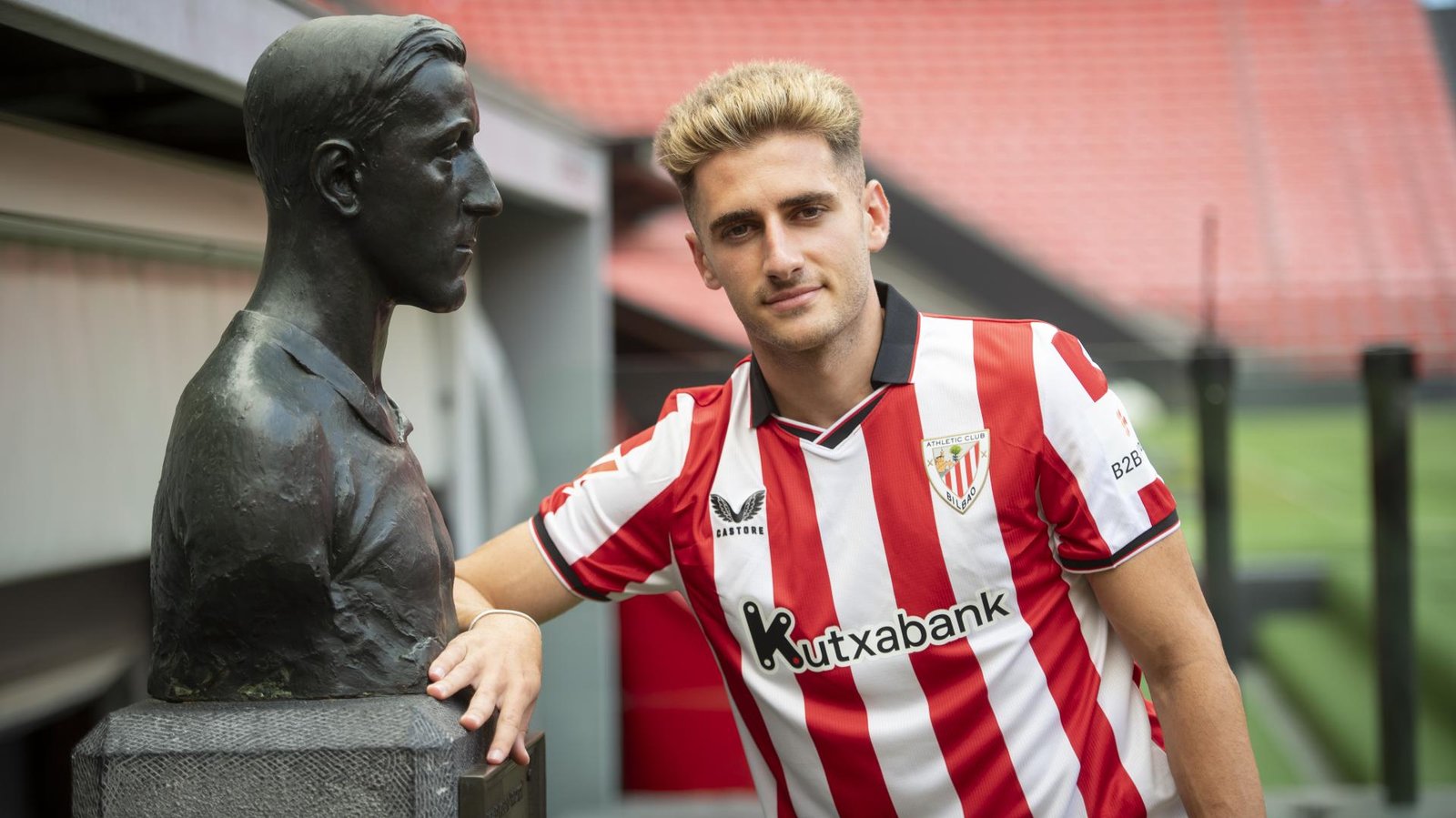 Robert Navarro llega al Athletic con humildad y ganas de aportar