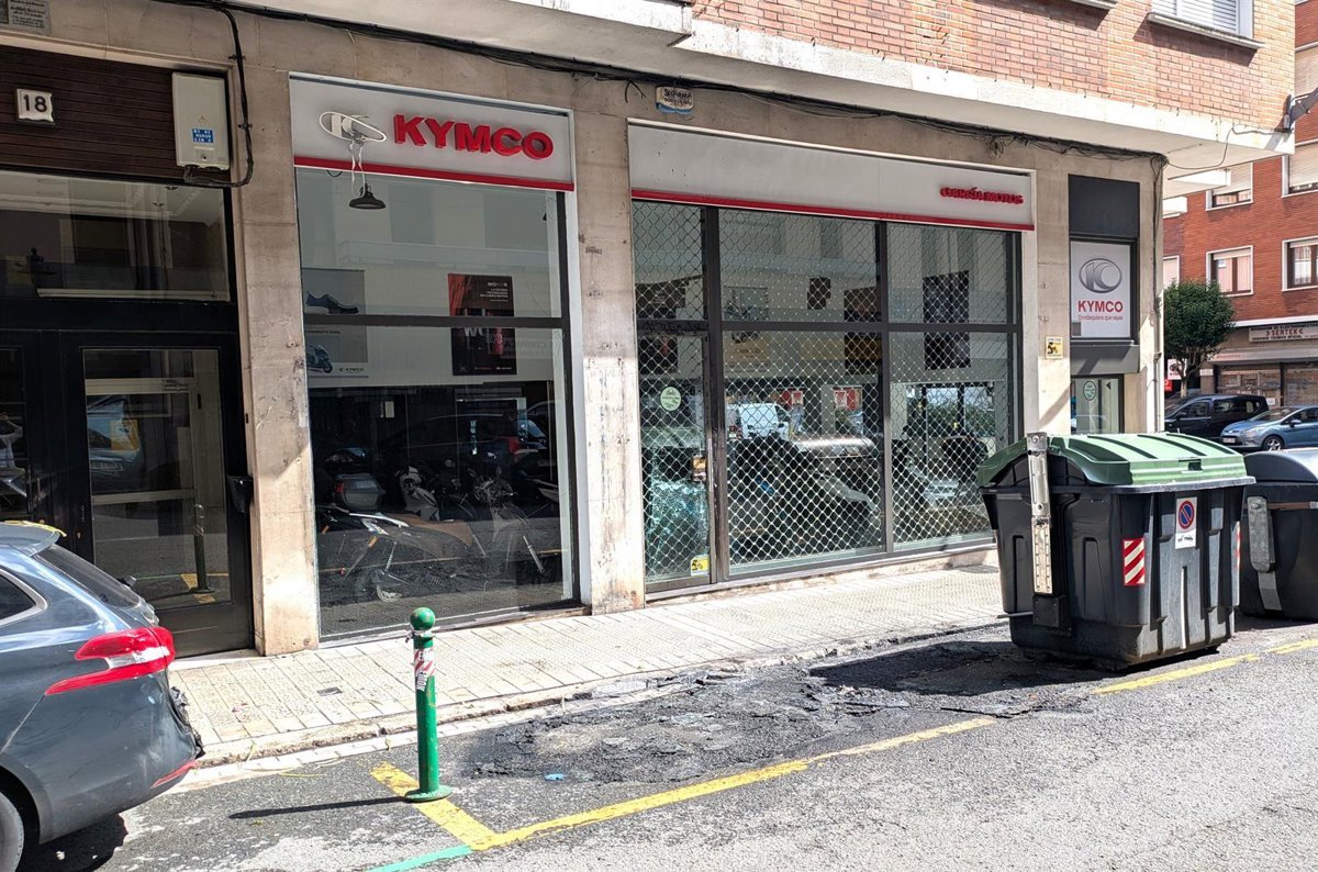 Incendio en Bilbao afecta tienda de motos y destruye vehículo