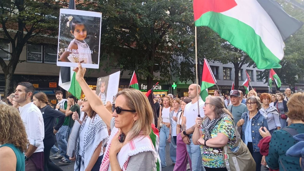 Protesta-masiva-en-Bilbao-contra-el-genocidio-en-Gaza-y.jpg