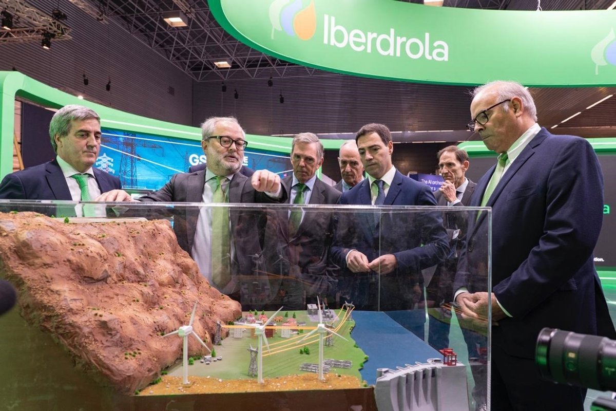 El-Lehendakari-visita-stand-de-Iberdrola-en-ENLIT-Europe-25.jpg