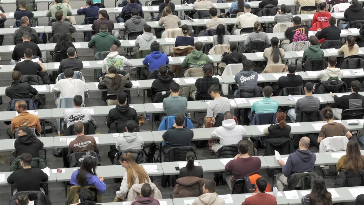 Mas-de-3000-personas-se-presentan-al-primer-examen-de.jpg