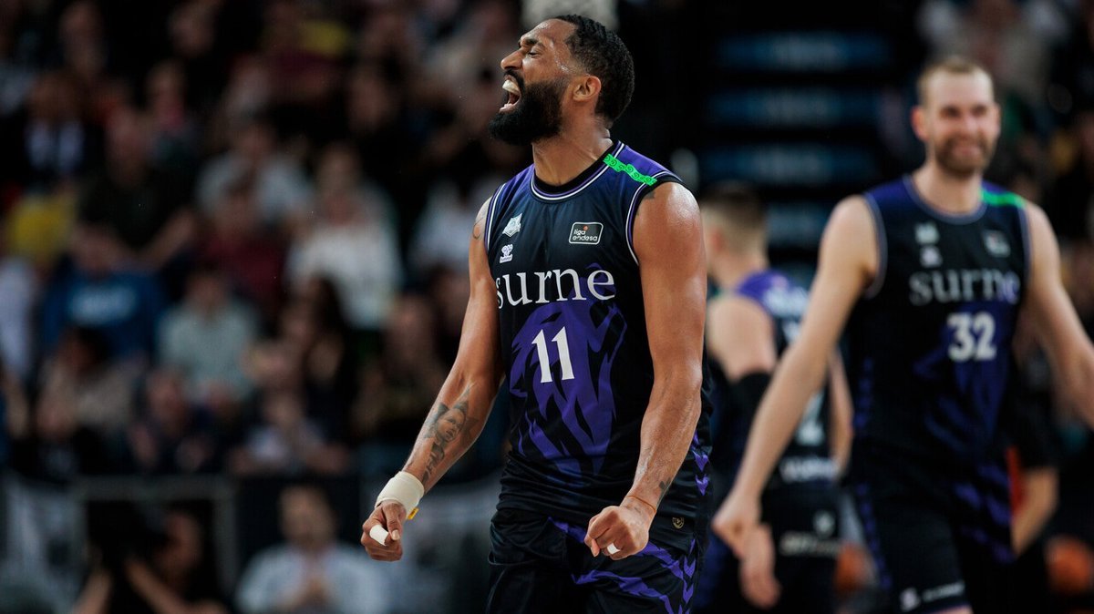 Surne-Bilbao-y-Basquet-Girona-luchan-por-el-Top-8.jpg