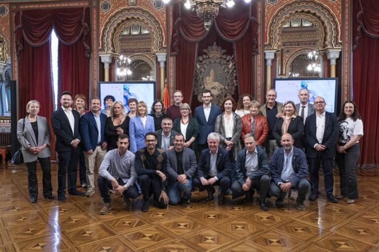 El-Ayuntamiento-de-Bilbao-recibe-a-la-Confederacion-de-Fondos.jpg