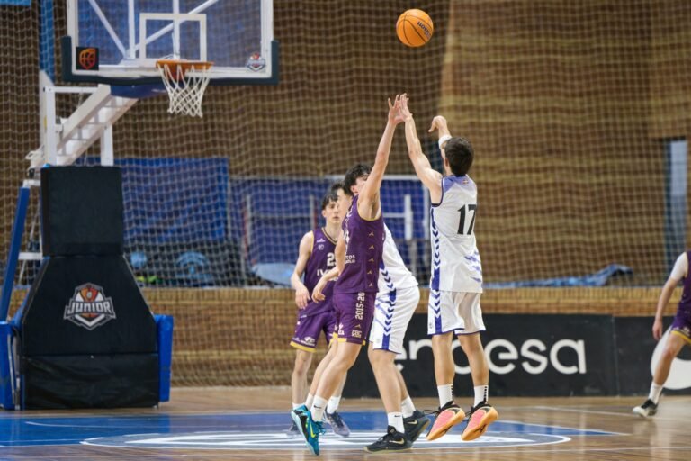 El-equipo-junior-de-la-Fundacion-Bilbao-Basket-avanza-a.jpeg