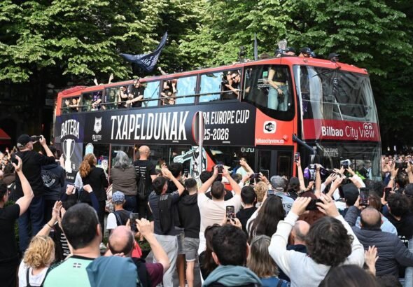 Miles-celebran-en-Bilbao-el-titulo-de-la-FIBA-Europe.jpg