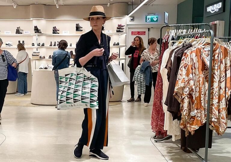 Cathlerine Zeta-Jones, de compras en El Corte Inglés de Bilbao.