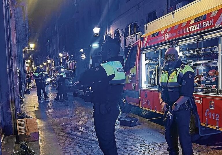 Herida grave una joven de 28 años tras caer de un quinto piso en Bilbao
