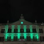 Vitoria-Gasteiz ilumina su Ayuntamiento de verde por el mes de Enfermedades Reumáticas