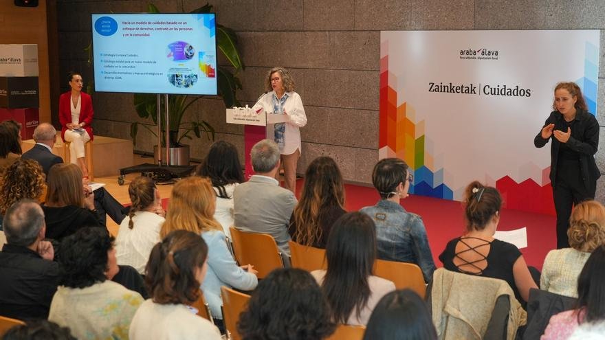 Álava presenta el Libro Blanco de los Cuidados para mejorar la atención social en la provincia