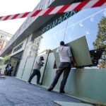 Bilbao cierra comercios y blinda escaparates ante el temor de disturbios violentos