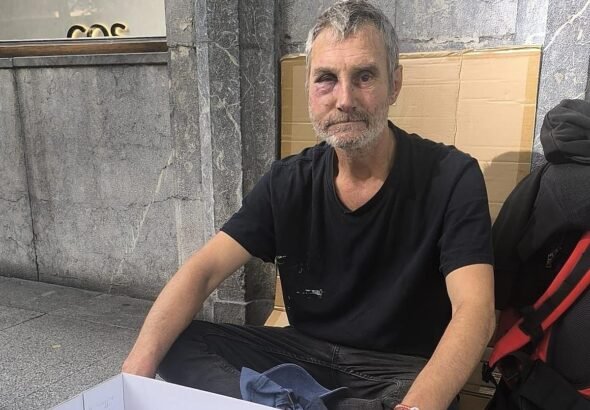 Alberto fue asaltado mientras dormía en la calle en torno a la una de la madrugada del miércoles.