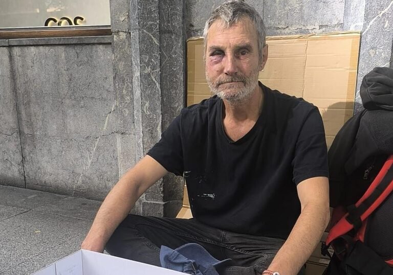 Alberto fue asaltado mientras dormía en la calle en torno a la una de la madrugada del miércoles.