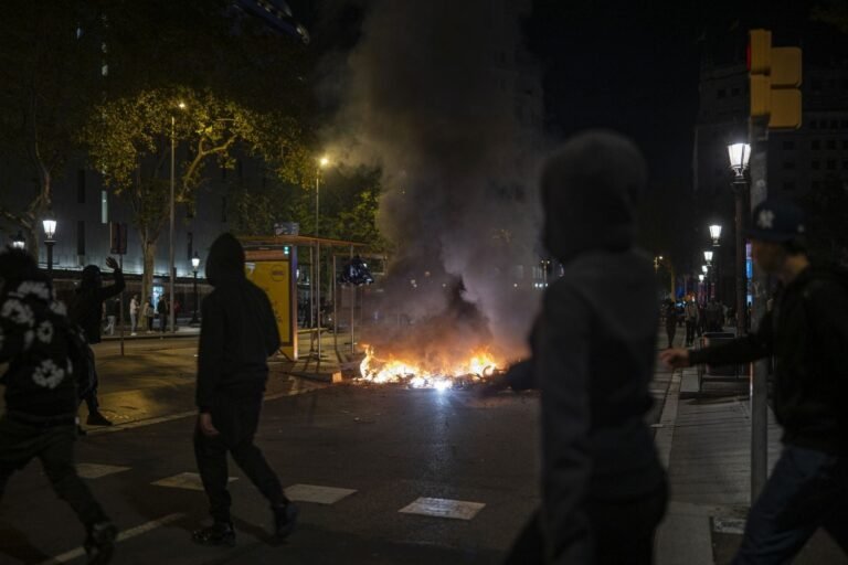 Disturbios en el centro de Barcelona.