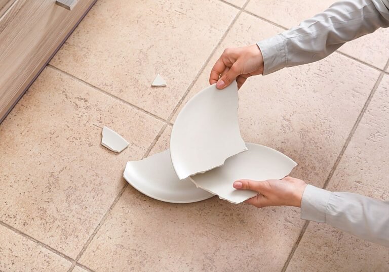 Condenada a prisión una vizcaína por lanzar un plato y agredir con una escoba a las hijas de su pareja