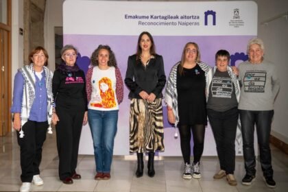 Mujeres contra la Guerra recibe el Premio Naiperas 2026 en Vitoria-Gasteiz por su lucha feminista