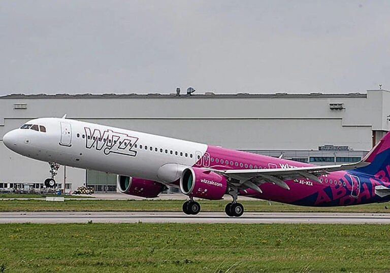 «Esto es sólo el inicio, habrá más rutas desde Loiu», promete Wizz Air en su presentación en Bilbao